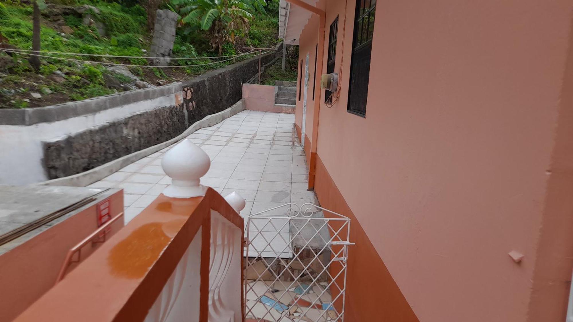 Angie'S Cove, Modern Get-Away Overlooking Кастри Екстериор снимка